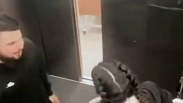 正常人已经下电梯了