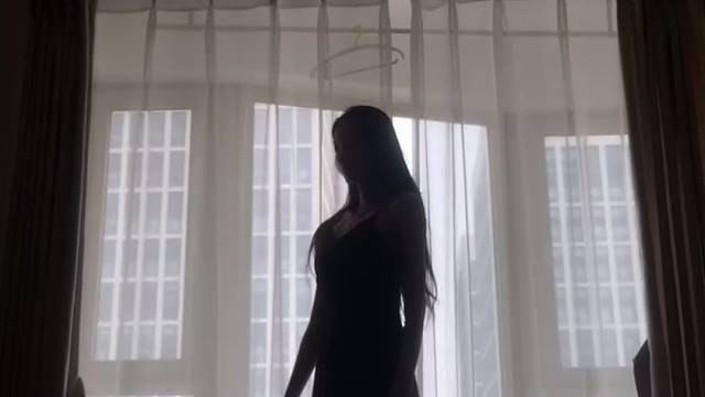 一只会跳舞的鼻涕熊