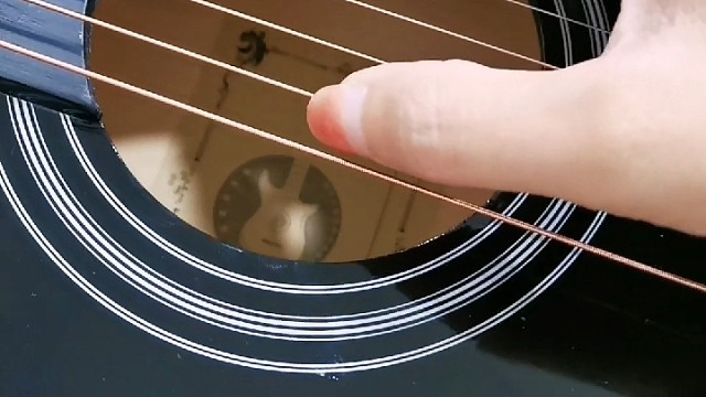 不会弹吉他，又特别喜欢吉他