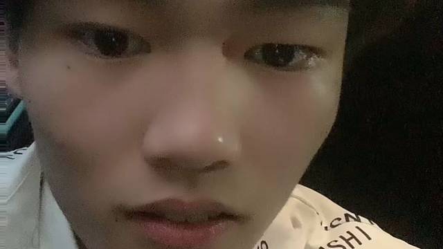 师弟向师兄们请教播红狼还是管狼，感谢各位师兄们一直的陪伴和支持，感谢耐心观看！