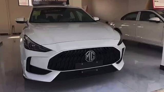 现在好了，
女生在跳刘耕宏，
男生在看王心凌，
小孩子都在唱孤勇者，
只有我天天厚着脸皮问: