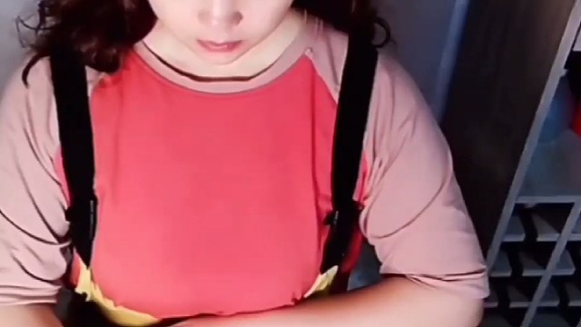 这个初夏雨水连绵天地万物被雨水浸透栀子花一直开到如今依旧白衣清颜芳香四溢