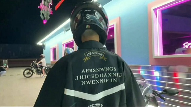 小若有一身泡妞的本领无奈小若也是个妞不说了压弯去了