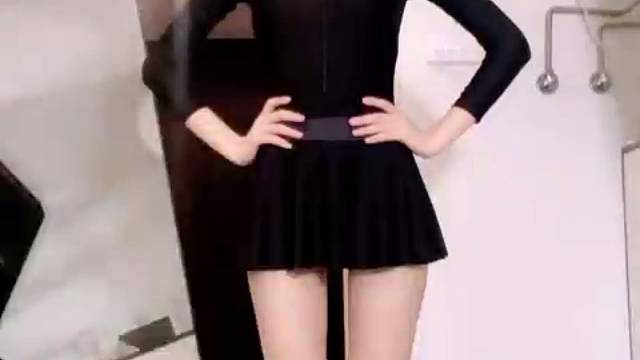 超级修身的一款泳衣哦