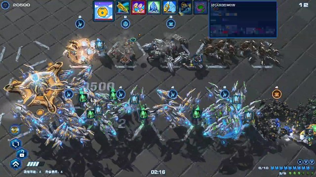 妈妈船满血吃鸡。