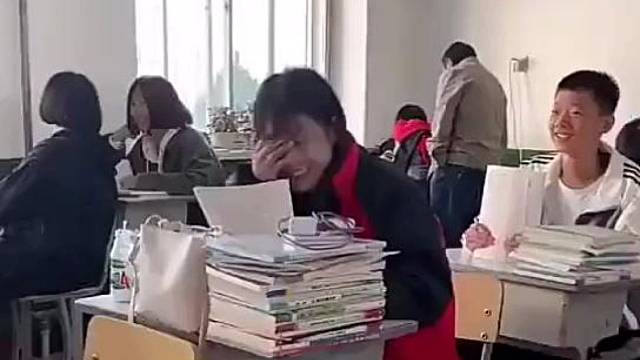 看這個表情是有點疑惑啊