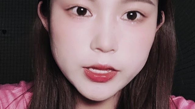 人美声甜，在线卖萌，看过星辰大海没看过你。