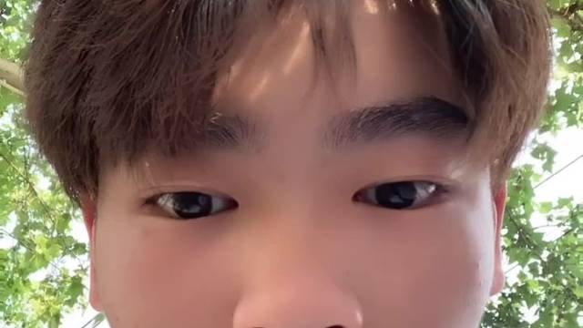 这美颜阔以啊，拍的我脸上都没痘痘了。出门的一天