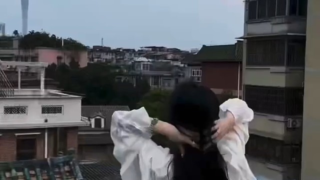 所处高度不同，风景也就不同，所接触的人和事必然不一样，所以不要用你的高度来评判别人的思维