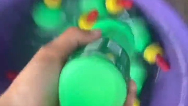 又当爹又当妈地