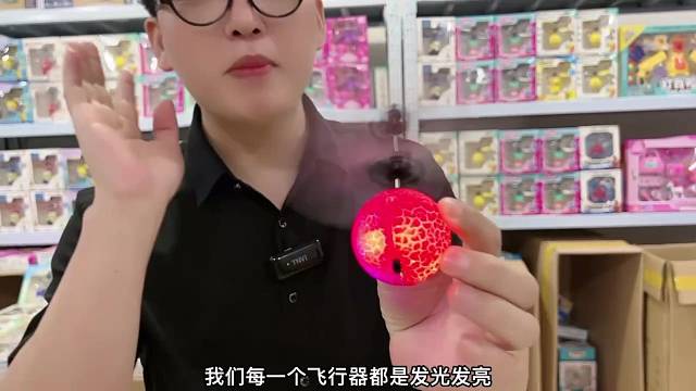 新奇特飞行玩具太火了，暑假去摆地摊，你觉得怎么样？