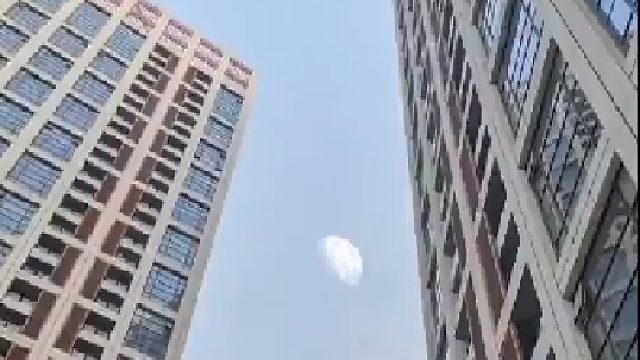 拍到了不明飞行物