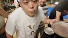 牛马喝鲱鱼罐头汤！这酸爽