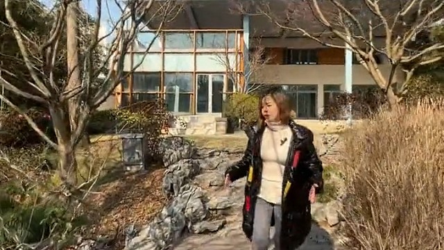 今天带大家看一套佘山曼荼园的别墅。