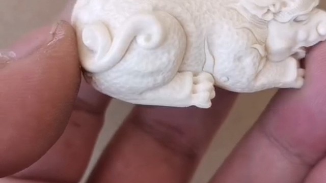 猛犸牙雕刻貔恘。纯手工雕刻