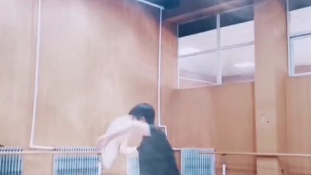 你猜我怎么哭着笑来着。