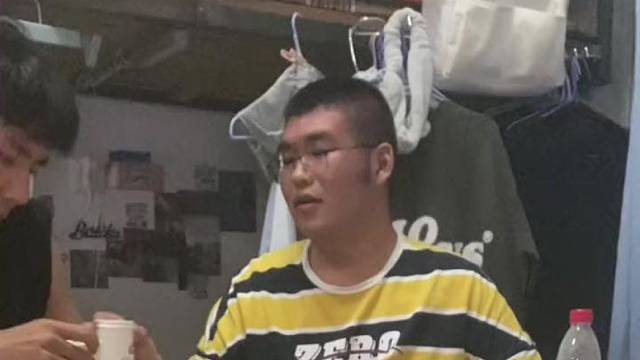 别跟个娘们一样嘎嘎喝