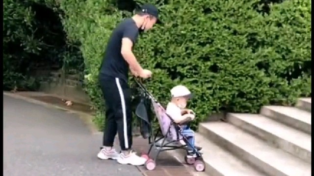 这父子配合真默契