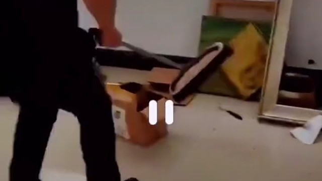 这小子是厨师吧？这么会颠勺