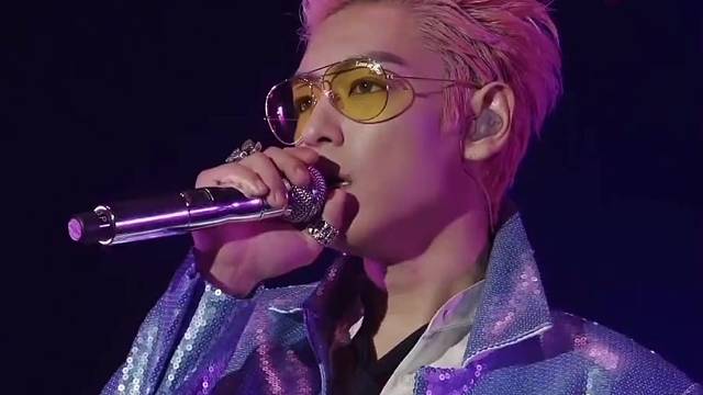 那个时候，我整日整日走不出来，把无数个夜里熬成空白