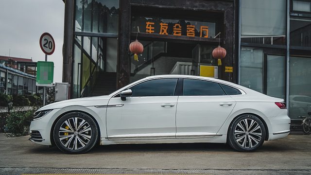 大众CC升级前轮刹车改装，TEI刹车套件，对向四活塞卡钳制动效果更好