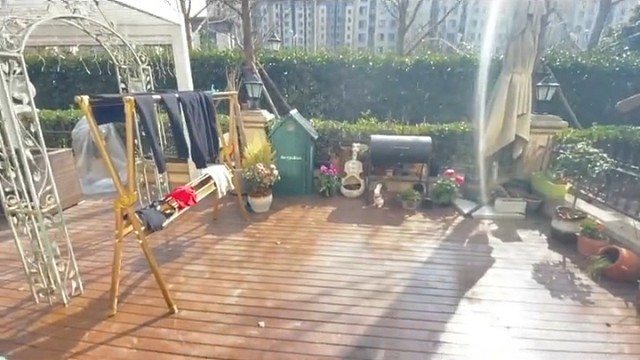 今天带大家看一套赵巷国际别墅区和佘山交接处的一个楼盘，恒大佘山首府下叠别墅。