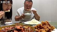 一家四口下飯店，花130塊錢(qián)點(diǎn)了3個(gè)菜，吃的好滿足