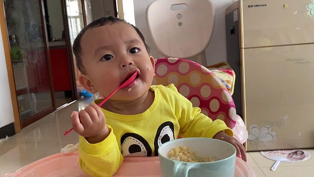 这是来自一岁宝宝的心理话，虽然她还不懂事，但我相信她听得懂