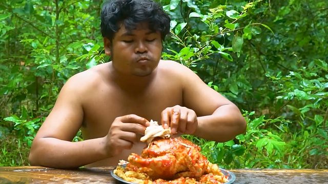 山鸡真肥，抓一只炸香配番茄酱，咬一口真过瘾