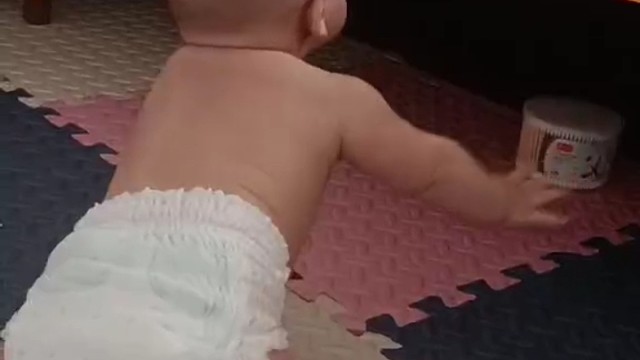 四脚吞金兽会扶着床延站起来了