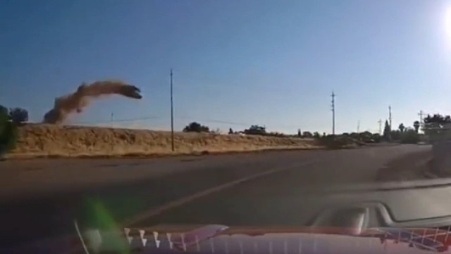 交通事故看多了，没看过这么夸张的