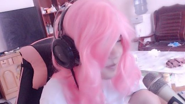 举枪压力拧耳朵凯撒