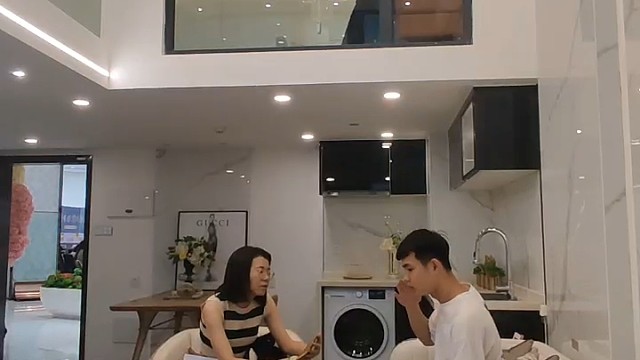 今天我姐弟三人一次看广州的公寓，第一眼就觉得得很中意，销售给了我28w的总价，算款拿下