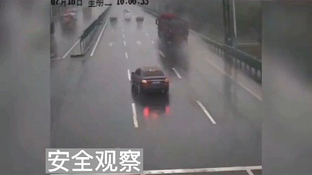 把马路当自己家了！看到最后我笑了