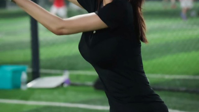 一身黑衣显身材