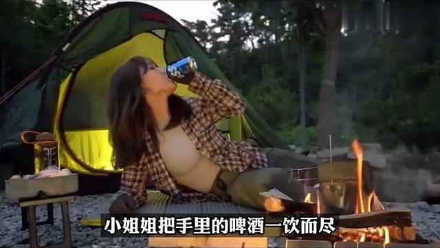 小姐姐，一个人做鸡野外露营