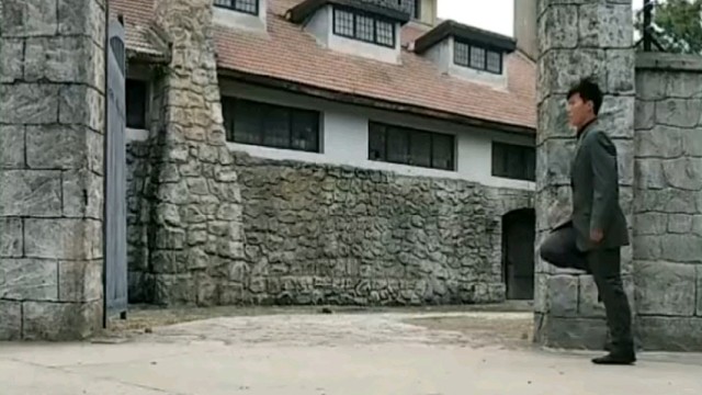 老表非要进城当模特，我该怎么劝他？