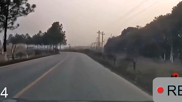 哥啊，弯道怎可超车