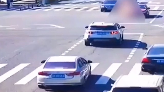 这么奇葩的交通事故是什么原因？