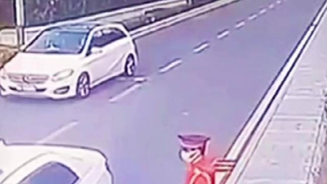 监控下的奇葩爆笑车祸现场