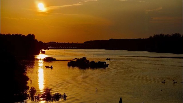 田园生活是如此美好安静…