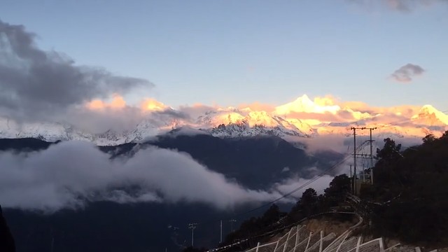 早7点起来拍的梅里雪山，日照金山，香格里拉迪庆