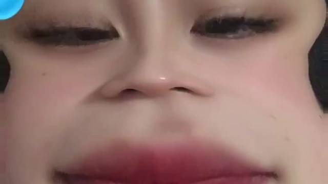 今天第一次开播，播了两分钟突然进来一个人把我吓一跳