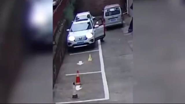 奇葩车祸事故爱你才！请忍住！