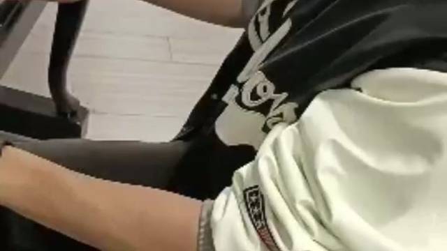 我们这一生很短，我们终将失去，所以不妨大胆一点，爱一个人，攀一座山，追一次梦。