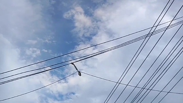 不要一直低头看路，偶尔抬头看看天空，会发现不一样的惊喜