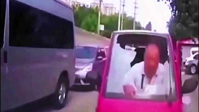 监控下的奇葩爆笑车祸现场