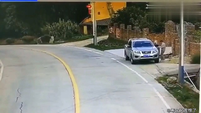 我才刚上车就受到了攻击？