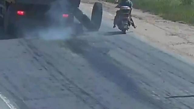 监控下的奇葩爆笑车祸现场