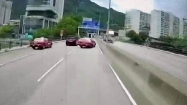 监控下的奇葩爆笑车祸现场